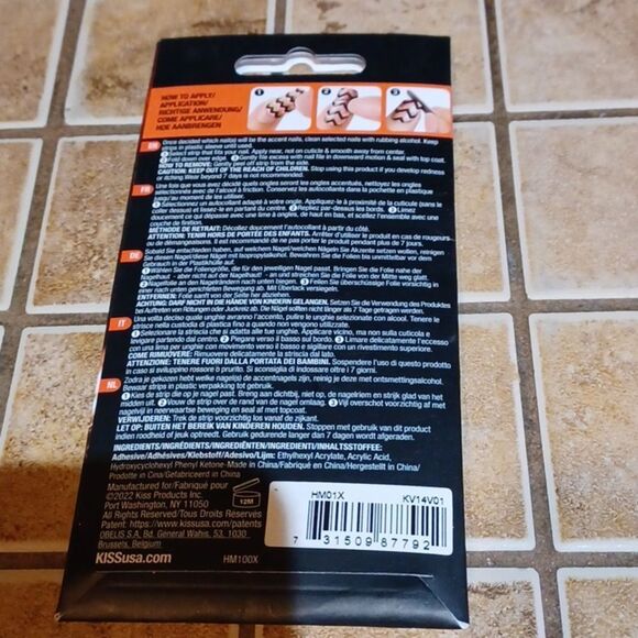 NEW ESSIE Nail Polish - #1758 Two -#1754 1 Kiss Halloween Glow 4 items - Picture 6 of 6